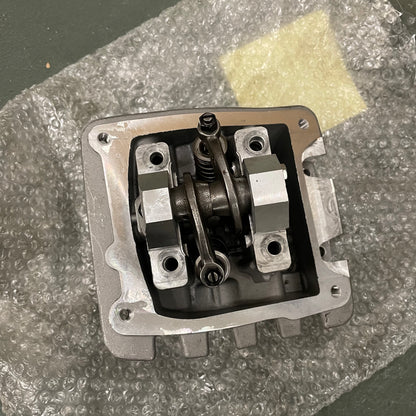 OUTLET: Głowica cylindrów do modeli Vespa/Piaggio 4T 2V