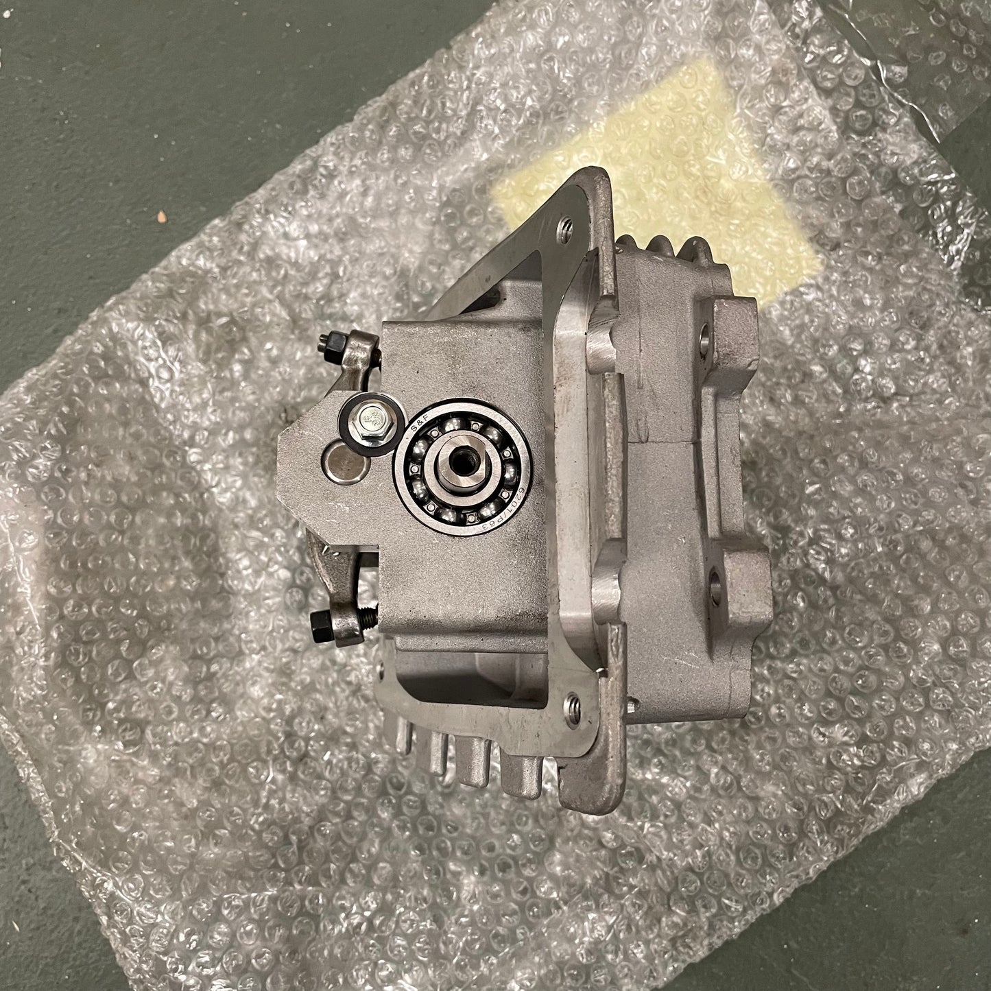 OUTLET: Głowica cylindrów do modeli Vespa/Piaggio 4T 2V