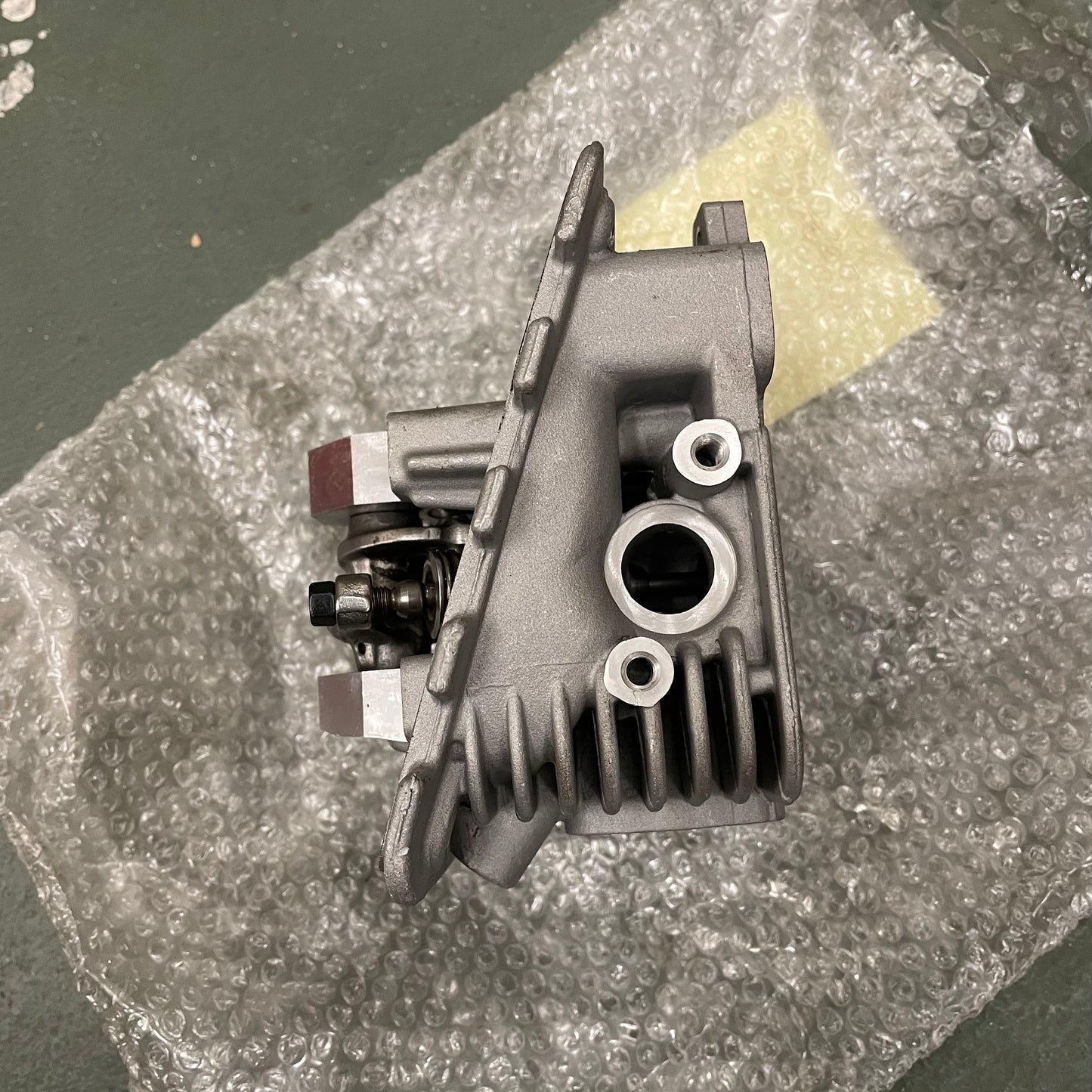 OUTLET: Głowica cylindrów do modeli Vespa/Piaggio 4T 2V