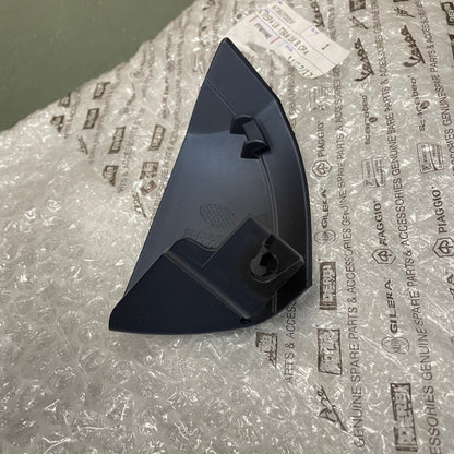 OUTLET: Original Right-Side Lower Fairing End Cap - Vespa Sprint / Primavera - BLUE 67362700DV -