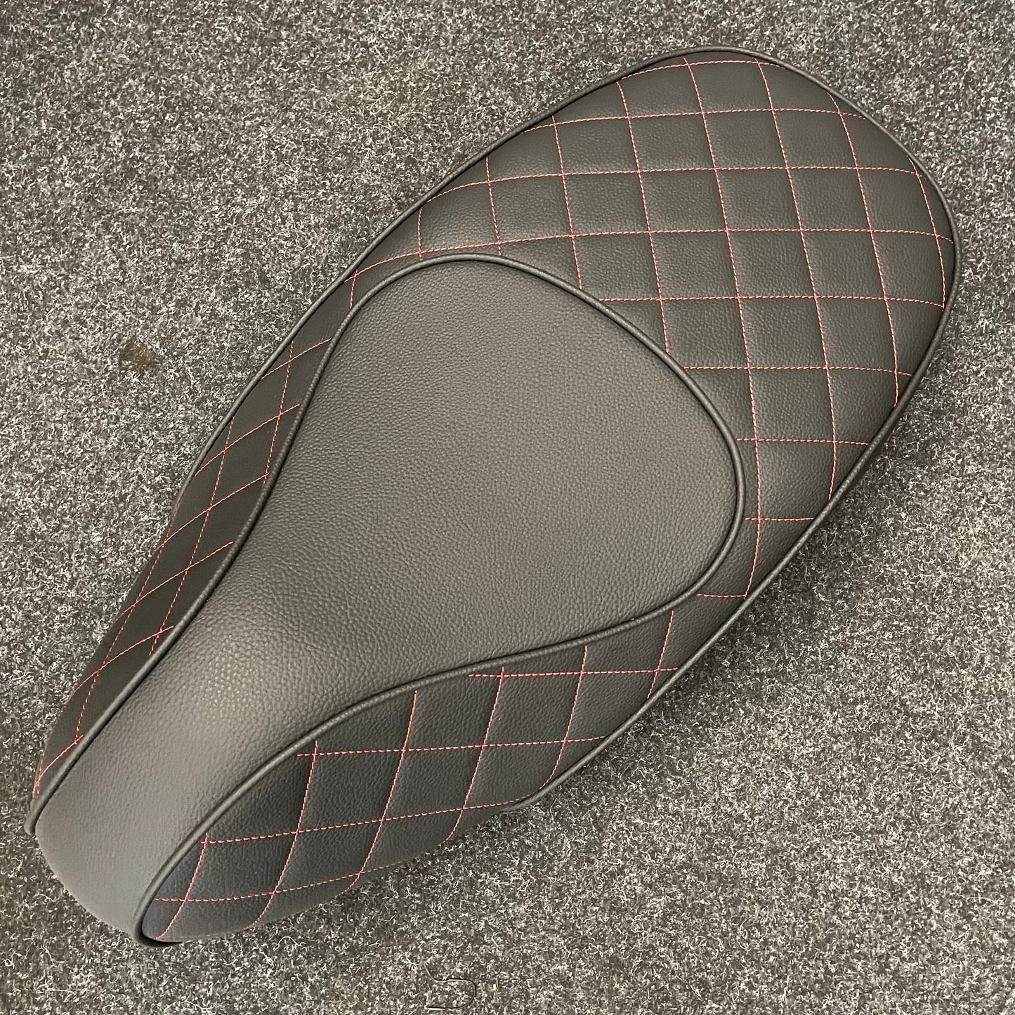 OUTLET: Buddyseat Bentley look - Vespa Sprint/Primavera - 2013-2023 modellen