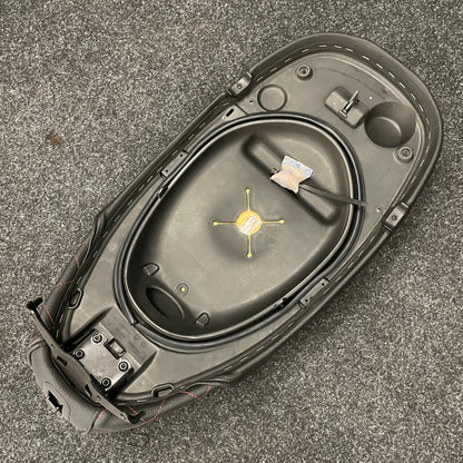 OUTLET: Buddyseat Bentley look - Vespa Sprint/Primavera - 2013-2023 modellen