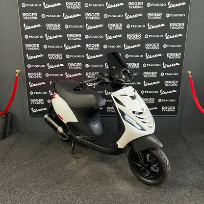 Piaggio Zip - 50 - Brom - 4T E5 - 2022 - Glans Wit - Opbouw Deal! - Malossi