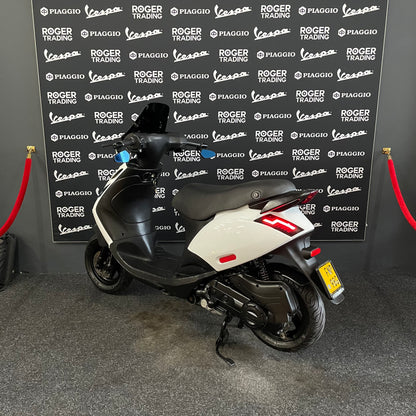 Piaggio Zip - 50 - Brom - 4T E5 - 2022 - Glans Wit - Opbouw Deal! - Malossi