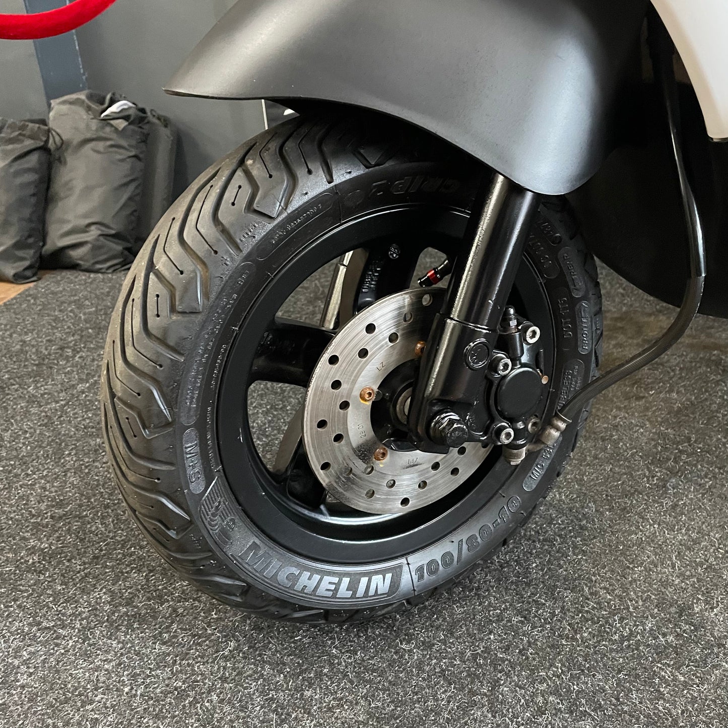 Piaggio Zip - 50 - Brom - 4T E5 - 2022 - Glans Wit - Opbouw Deal! - Malossi