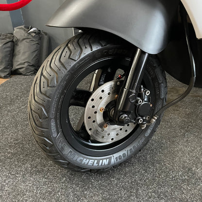Piaggio Zip - 50 - Brom - 4T E5 - 2022 - Glans Wit - Opbouw Deal! - Malossi