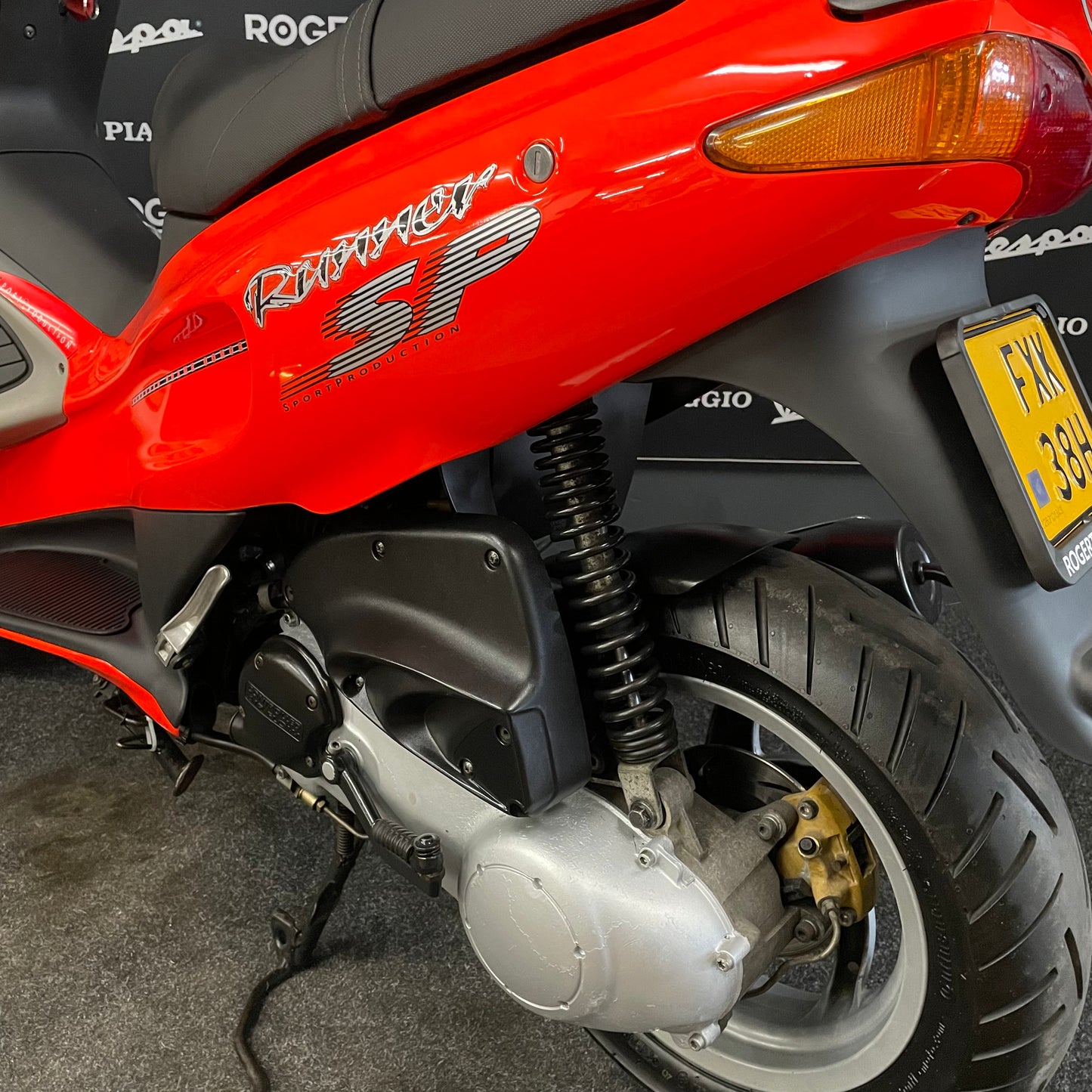 Gilera Runner - 50 - Brom - 2-takt - 1999 - Fluo Rosso - Nieuwstaat!! Zeldzame uitvoering