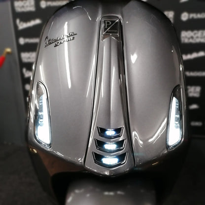 Led verlichting claxonneus / grille Vespa Sprint / Primavera Euro4 / Euro5 - Wit