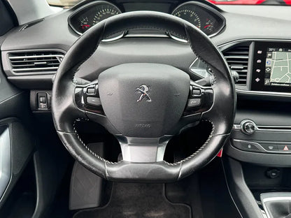 Peugeot 308 SW 1.2 PureTech Style | Klimaanlage | Tempomat | Anhängerkupplung