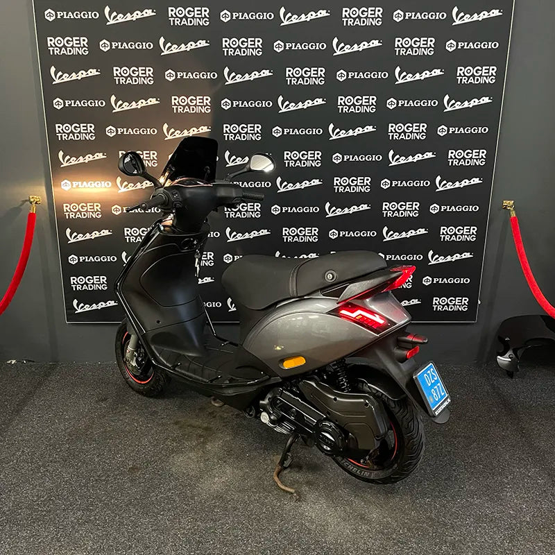 Piaggio Zip 50 - 2020 - Euro4 - Agaat Grijs