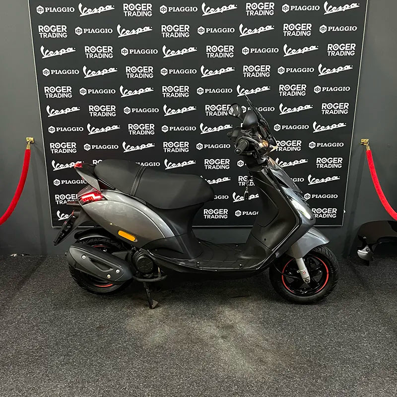 Piaggio Zip 50 - 2020 - Euro4 - Agaat Grijs