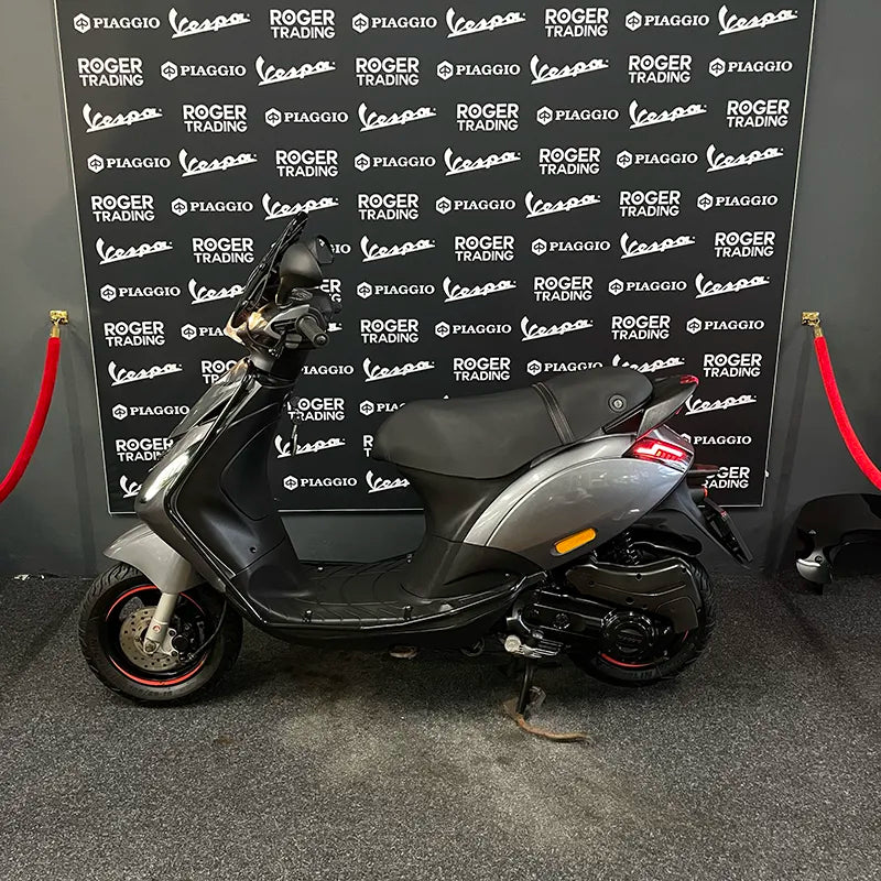 Piaggio Zip 50 - 2020 - Euro4 - Agaat Grijs