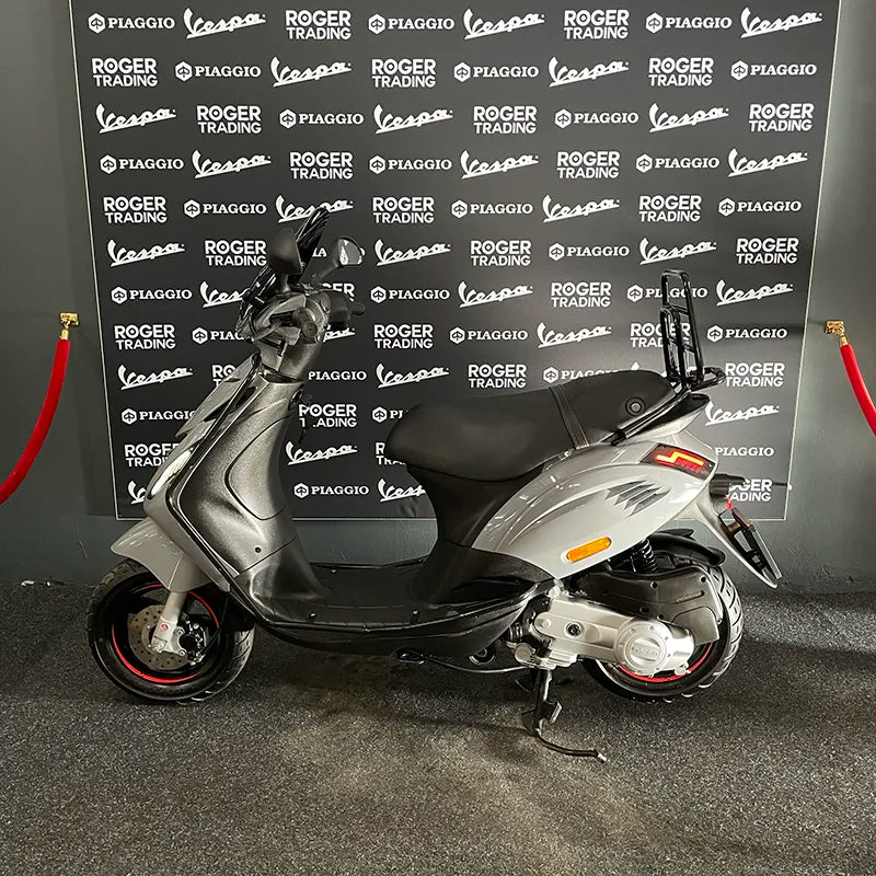 Piaggio Zip 50 - Brom - 2024 - Euro5 - Nardo Grey RS - Nieuwstaat - 1068km