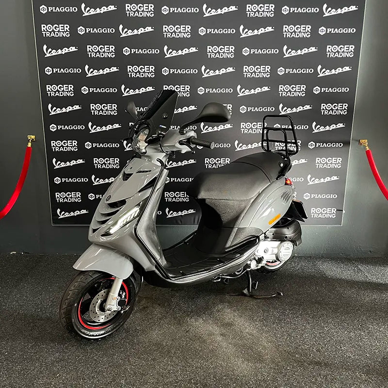 Piaggio Zip 50 - Brom - 2024 - Euro5 - Nardo Grey RS - Nieuwstaat - 1068km