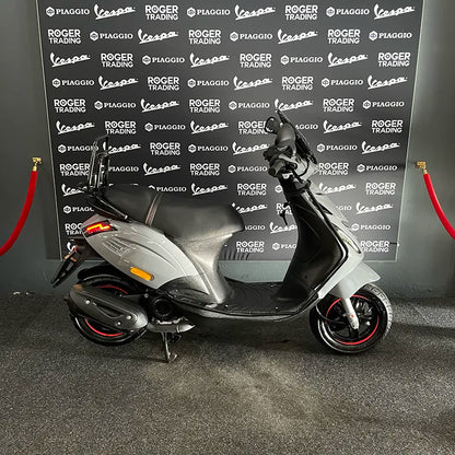Piaggio Zip 50 - Brom - 2024 - Euro5 - Nardo Grey RS - Nieuwstaat - 1068km