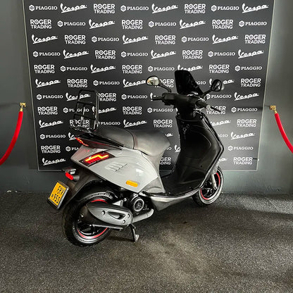 Piaggio Zip 50 - Brom - 2024 - Euro5 - Nardo Grey RS - Nieuwstaat - 1068km
