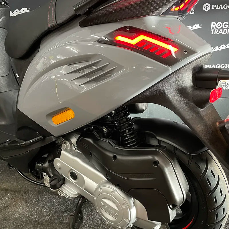 Piaggio Zip 50 - Brom - 2024 - Euro5 - Nardo Grey RS - Nieuwstaat - 1068km