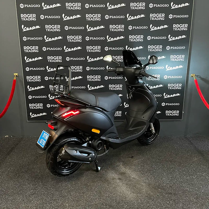 Piaggio Zip 50 – 2019 – Euro 4 – Mattschwarz – 919 km