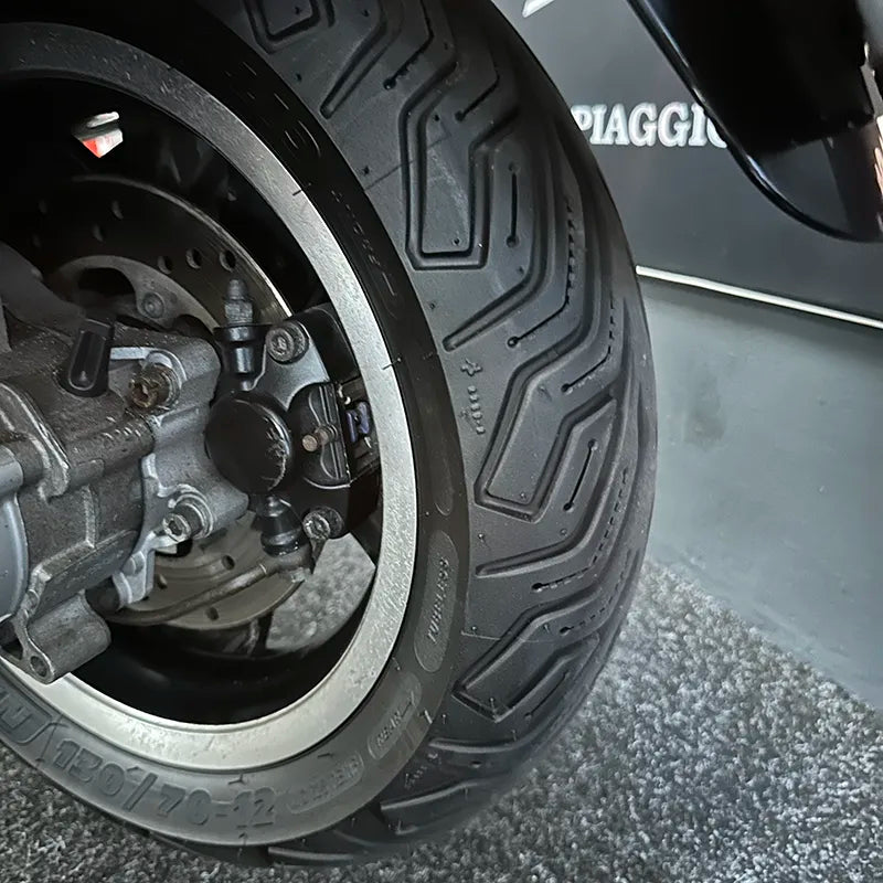 Vespa GTS300IE - 2013 - 4-Takt - Glans Zwart