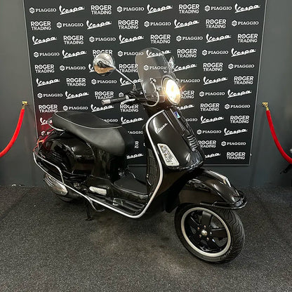 Vespa GTS300IE - 2013 - 4-Takt - Glans Zwart