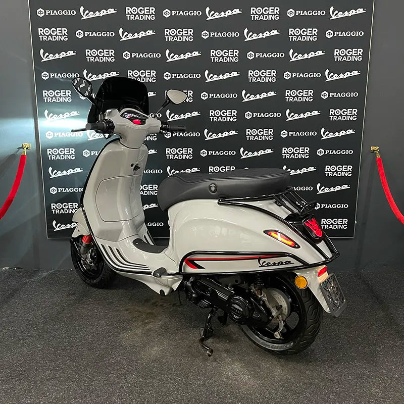 Vespa Sprint 50 - 2023 - Euro5 - Chalk Grey - 1e eigenaar