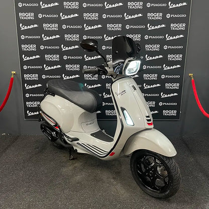Vespa Sprint 50 - 2023 - Euro5 - Chalk Grey - 1e eigenaar