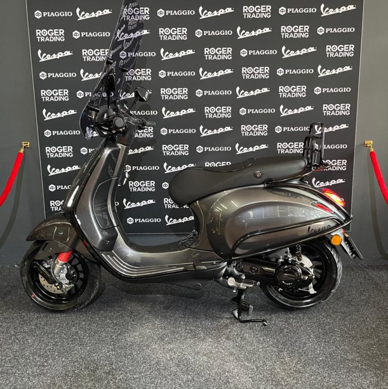 Vespa Sprint - 4T 3V Euro5 - Geel kenteken - Agaat Grijs - Full Options