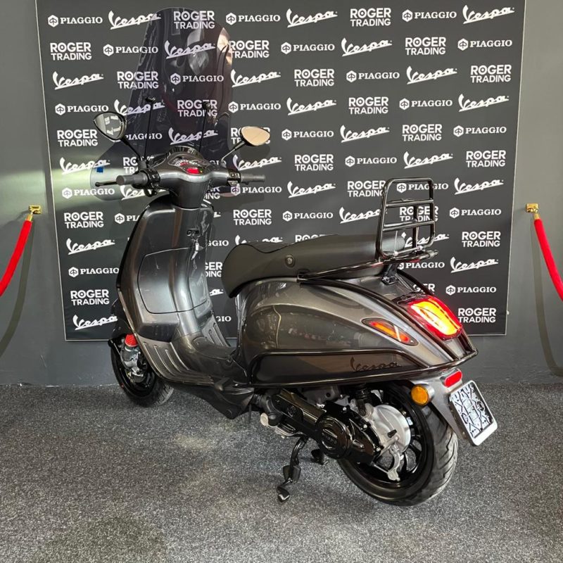 Vespa Sprint - 4T 3V Euro5 - Geel kenteken - Agaat Grijs - Full Options