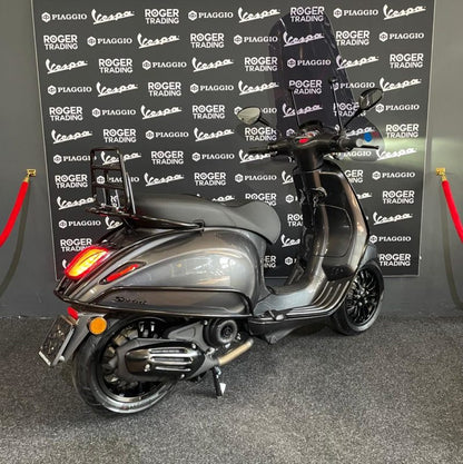 Vespa Sprint - 4T 3V Euro5 - Geel kenteken - Agaat Grijs - Full Options