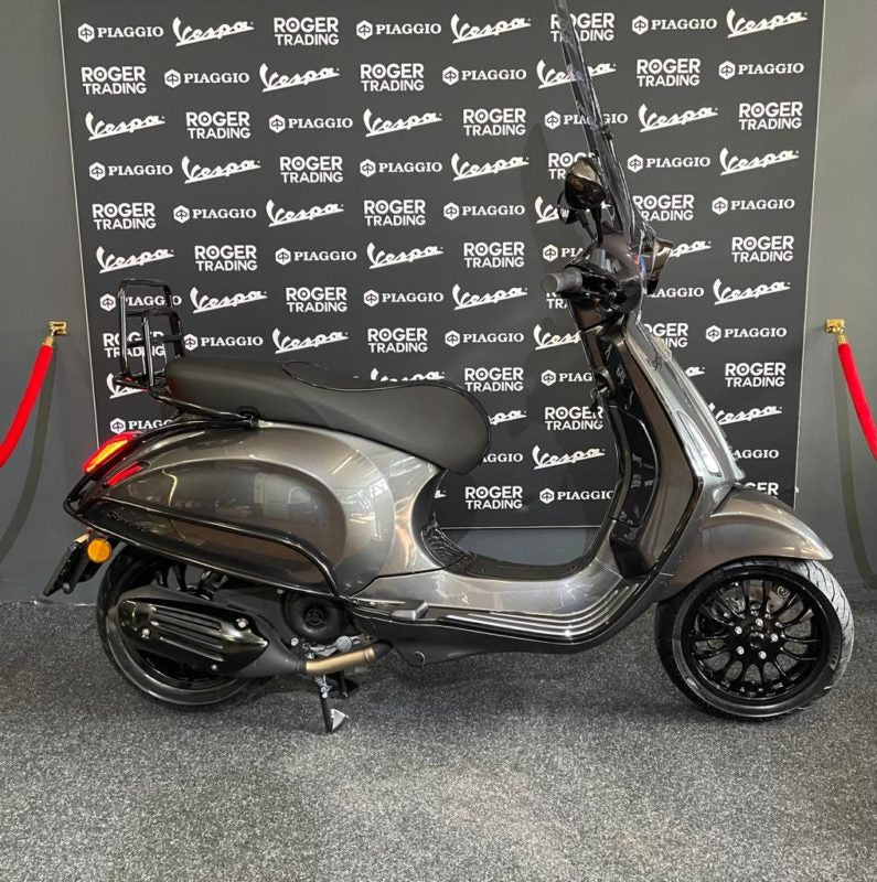 Vespa Sprint - 4T 3V Euro5 - Geel kenteken - Agaat Grijs - Full Options