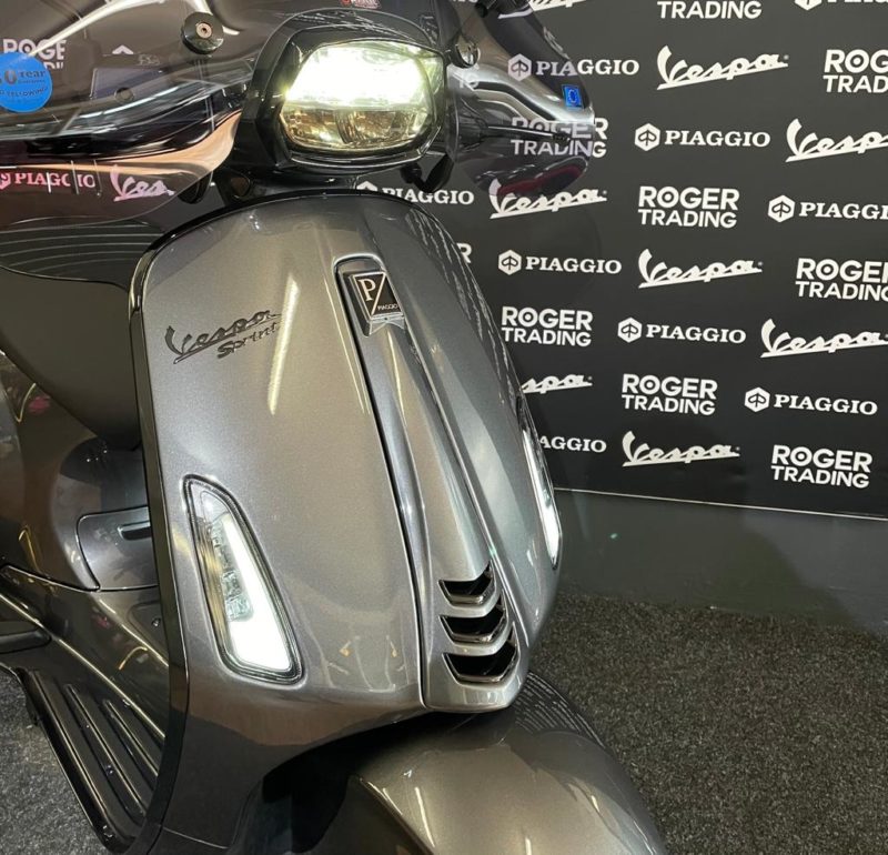 Vespa Sprint - 4T 3V Euro5 - Geel kenteken - Agaat Grijs - Full Options