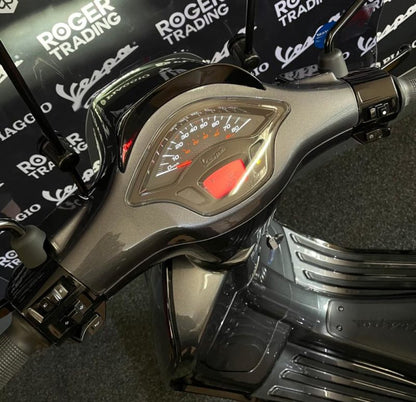 Vespa Sprint - 4T 3V Euro5 - Geel kenteken - Agaat Grijs - Full Options