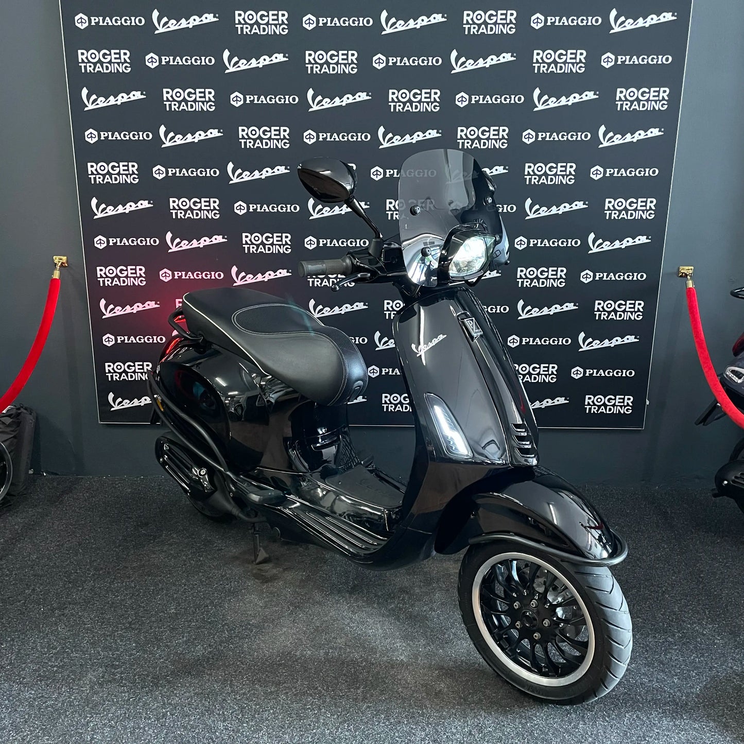 Sym Mio 50i - 50 - Scooter léger - 4T E5 - Gris mat -  2021 - 17.454km 1er propriétaire !