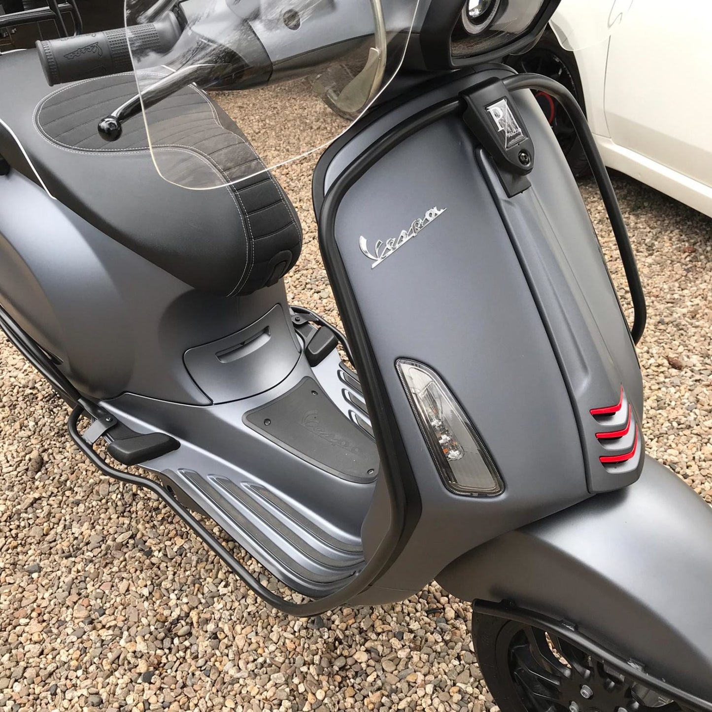 Valbeugel Voorzijde / Beenschild - Vespa Sprint / Primavera / Elettrica - 1B001271