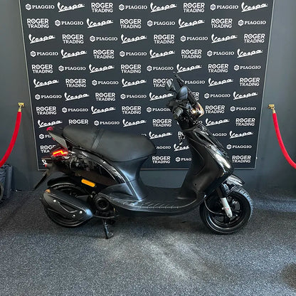 Piaggio Zip 50 - Brom - 2019 - 4T - Euro4 - Glans Zwart - 5.745km