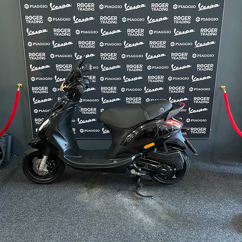 Piaggio Zip 50 - Brom - 2019 - 4T - Euro4 - Glans Zwart - 5.745km