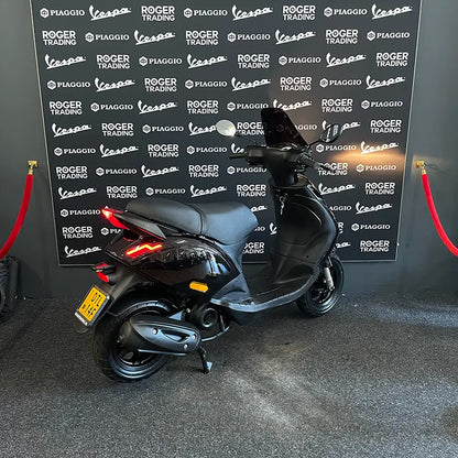 Piaggio Zip 50 - Brom - 2019 - 4T - Euro4 - Glans Zwart - 5.745km