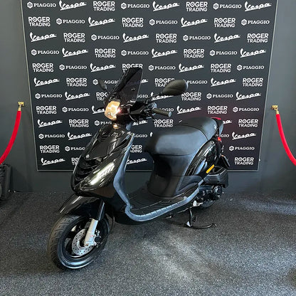 Piaggio Zip 50 - Brom - 2019 - 4T - Euro4 - Glans Zwart - 5.745km