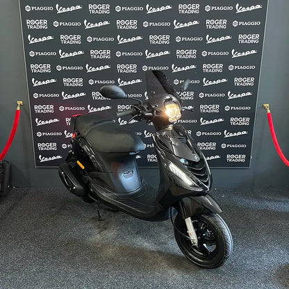 Piaggio Zip 50 - Brom - 2019 - 4T - Euro4 - Glans Zwart - 5.745km