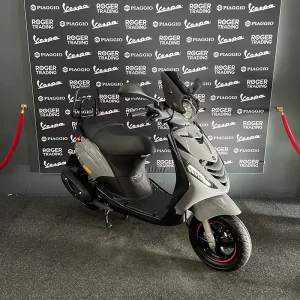 Piaggio Zip 50 - Brom - 2024 - Euro5 - Nardo Grey RS - Nieuwstaat - 1068km